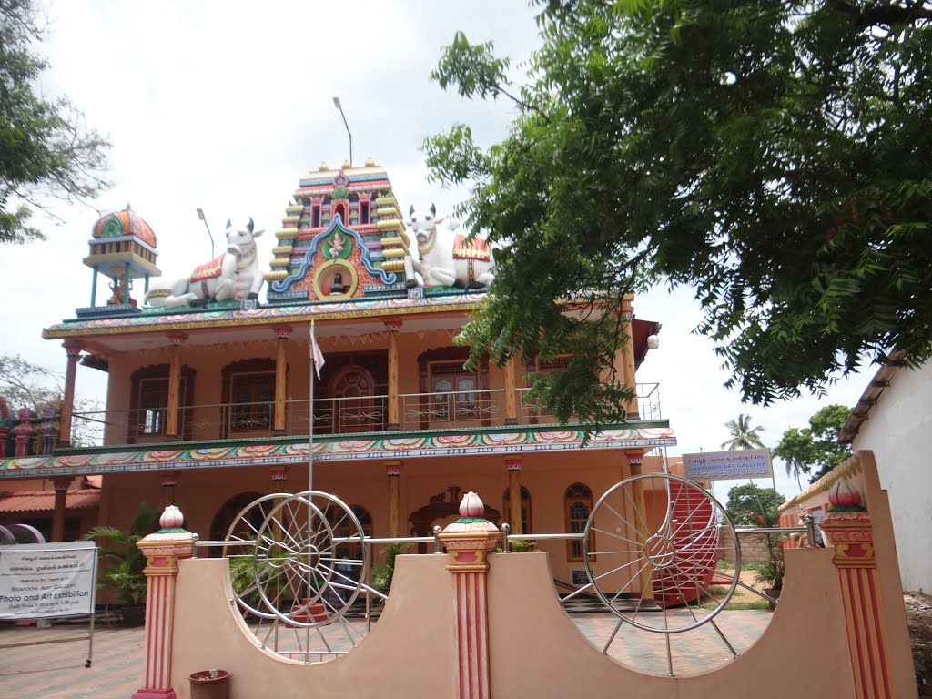 Keerimalai Naguleswaram Temple by Senanayaka Bandara