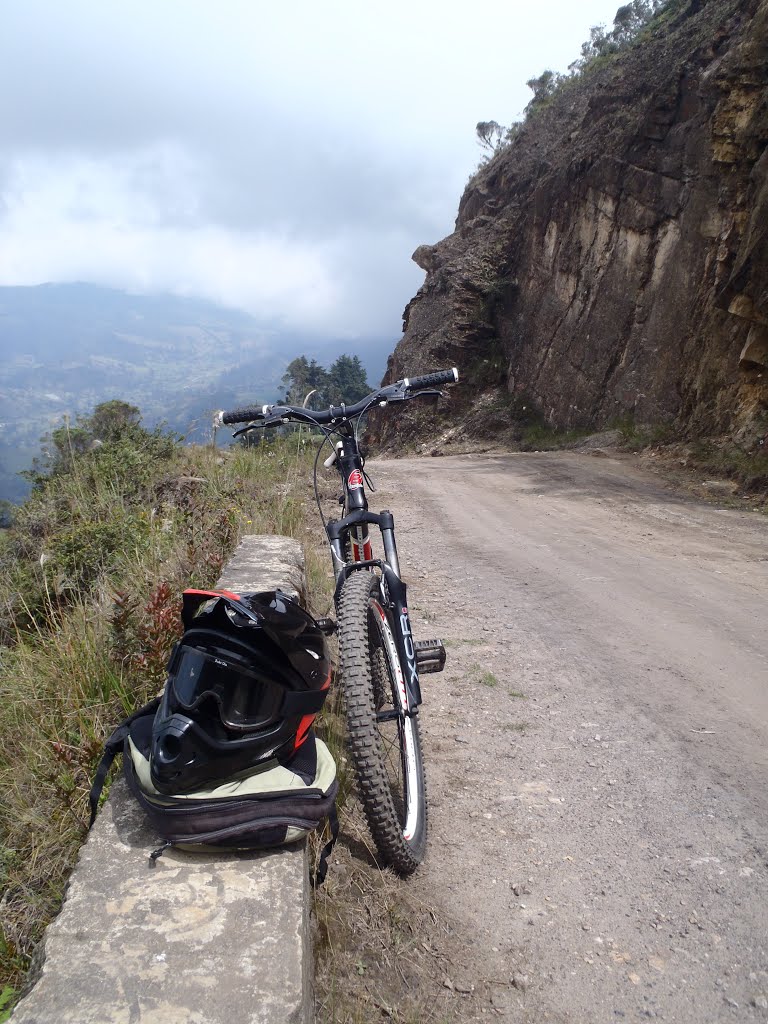 Cáqueza, Cundinamarca, Colombia by warguster