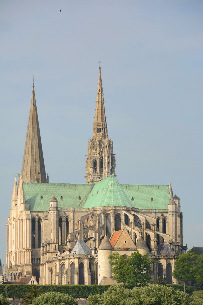 Autour de la cathédrale de Chartres by Jean Louis Capdevill…