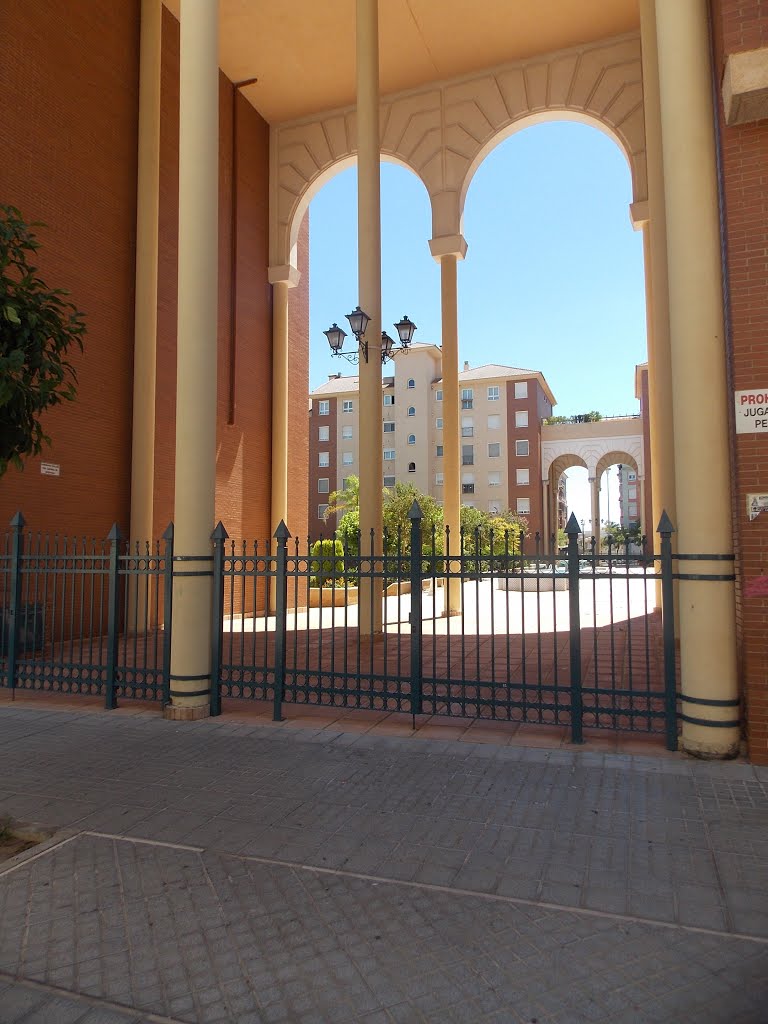 Entrada en el Pasaje Manuel Calero "Calerito" by S. Jimenez