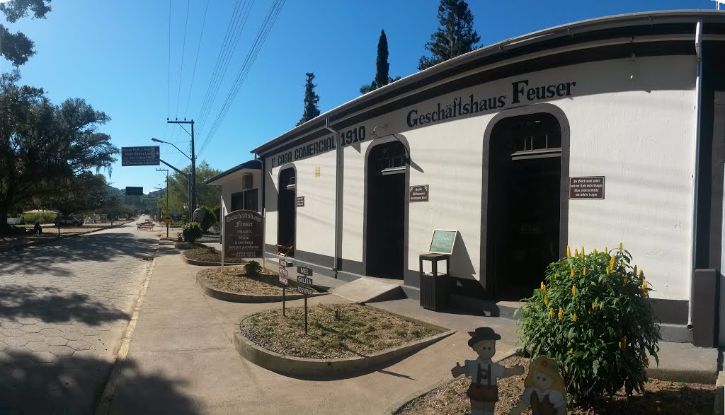 1ª Casa Comercial 1910 - Geschaftshaus Feuser - Comunidade de Vargem do Cedro - São Martinho (SC) 04/06/2015 by Roque Salvan