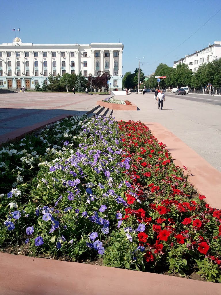 Lenin Square by Rumlin