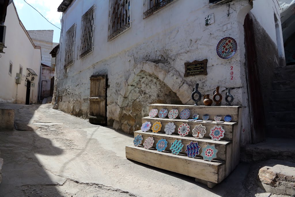 Avanos is renownAvanos is renowned for numerous pottery shopsed for pottery by pskusek