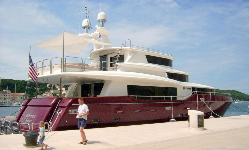 Abramovic's Yacht in Malisosinj Juni 2008 by Bernie