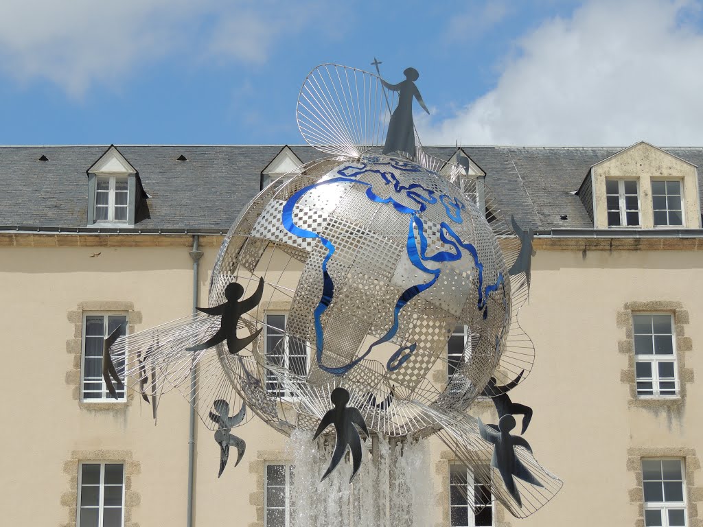 Saint-Laurent-sur-Sèvre, fontaine de l'école St Gabriel St Michel by tofil44