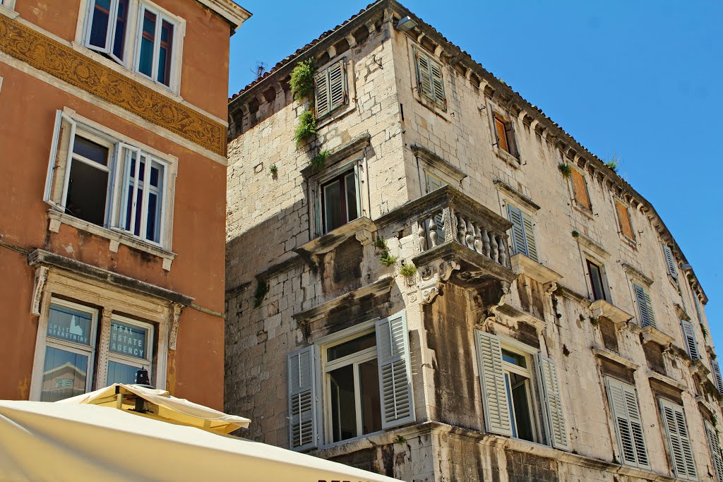 Una calle en el palacio de Diocleciano by R Melgar