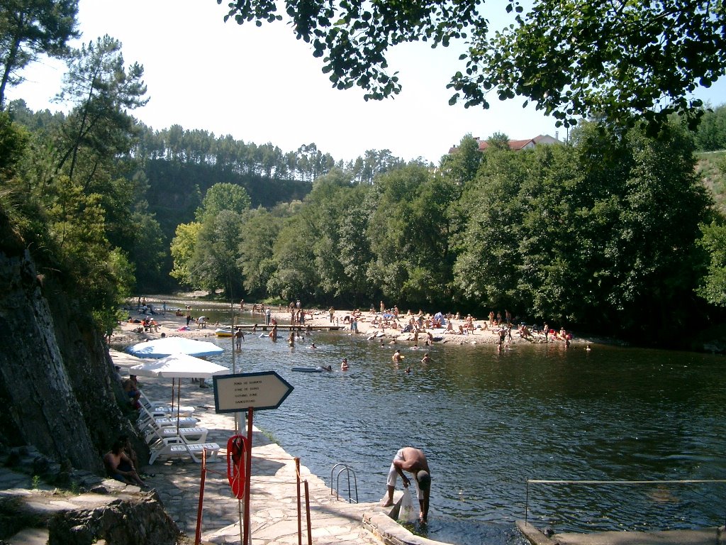 Praia fluvial de Coja by jemorgado