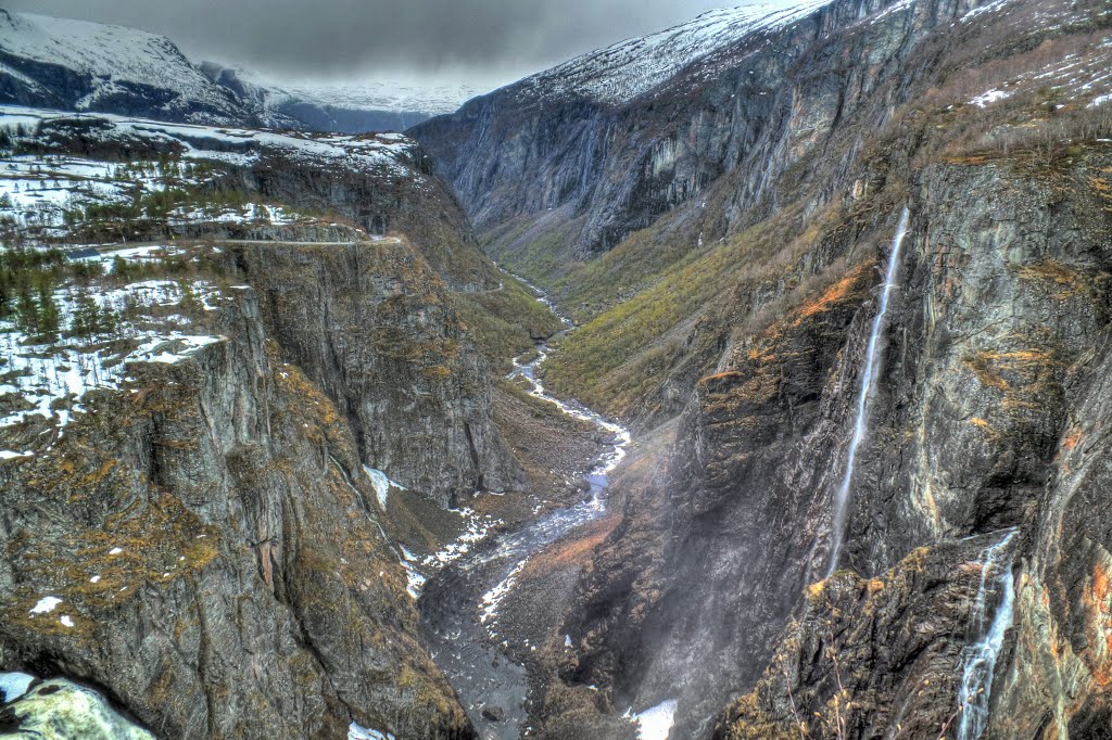 Eidfjord, Norwegen - Voringsfossen by charlyfoxtrott