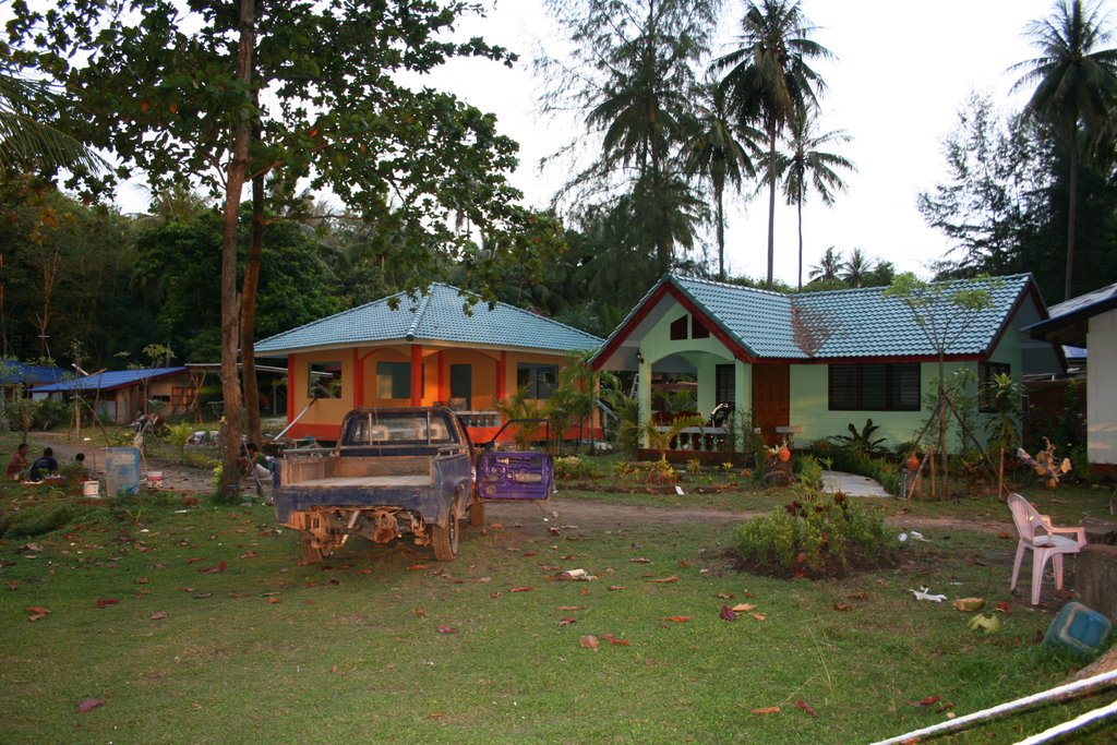 Ko Siboya, Nuea Khlong District, Krabi, Thailand by Elikthai