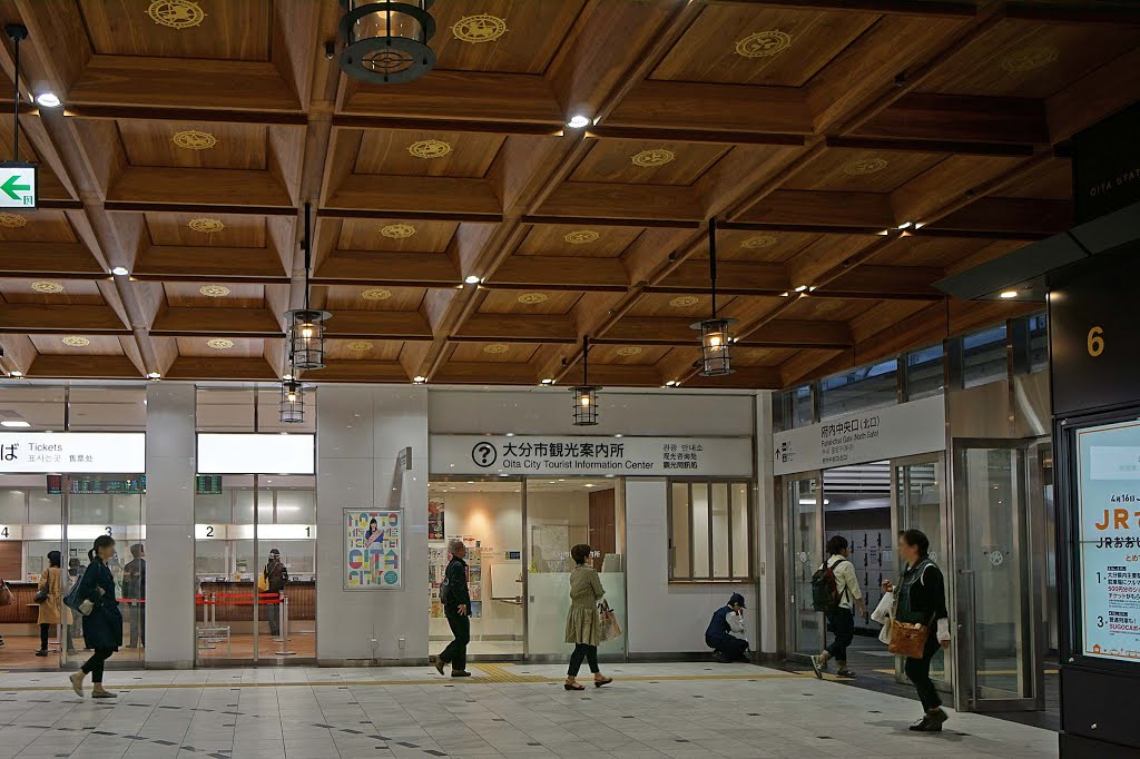 JR Oita station , JR 大分駅 by z tanuki