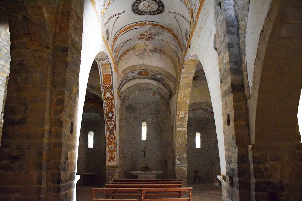 Iglesia de arcos heterodoxos by JOSE ALBERTO RODRIGU…