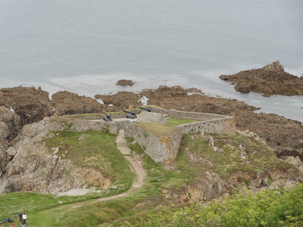 Fort Pezeries, Guernsey by garethl