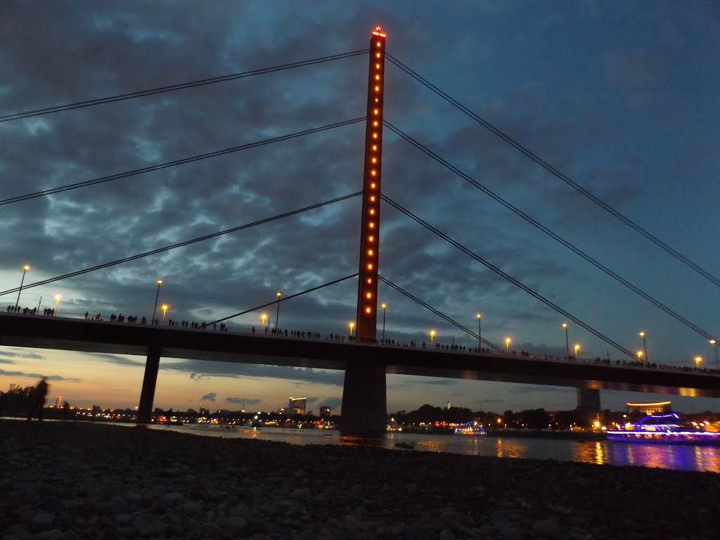 Brücke bei Sonnenuntergang by EuropaAdrian