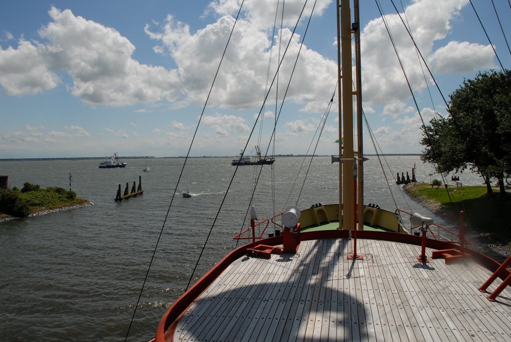 Kanaalweg Westzijde 1, 3221 LK Hellevoetsluis, Netherlands by Arij M van Waart