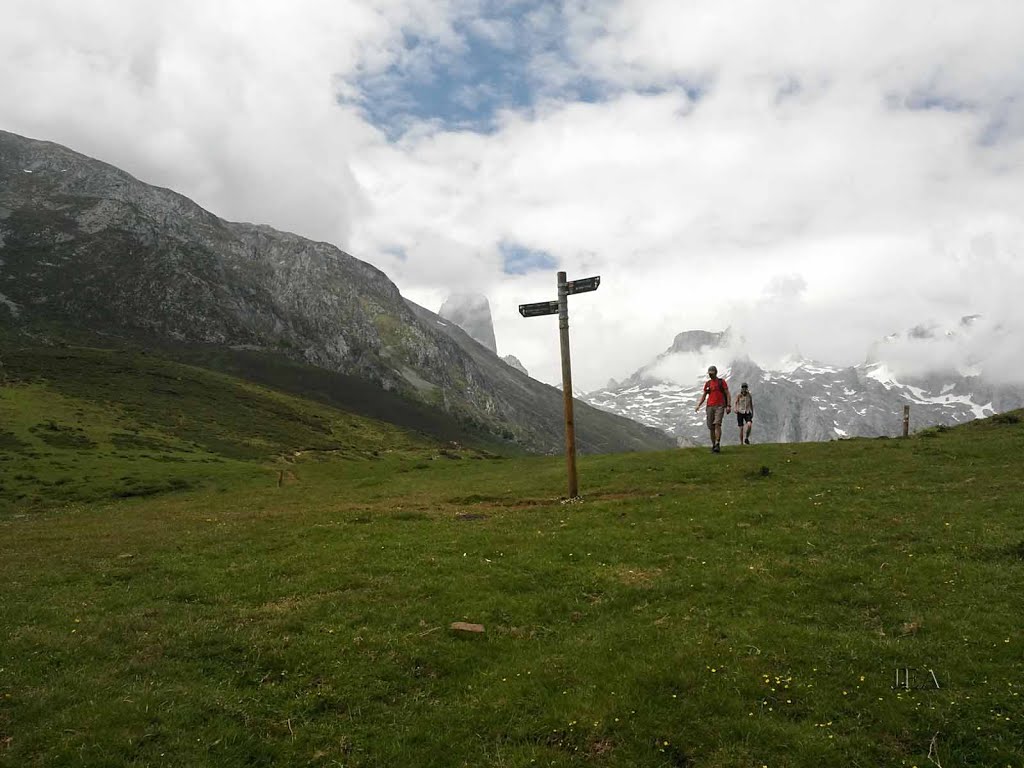 Collado Pandébano (Cabrales) by Joaquin Esteban Alva…