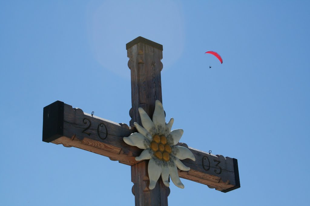 Zwischen Himmel und Erde by Tom Koops