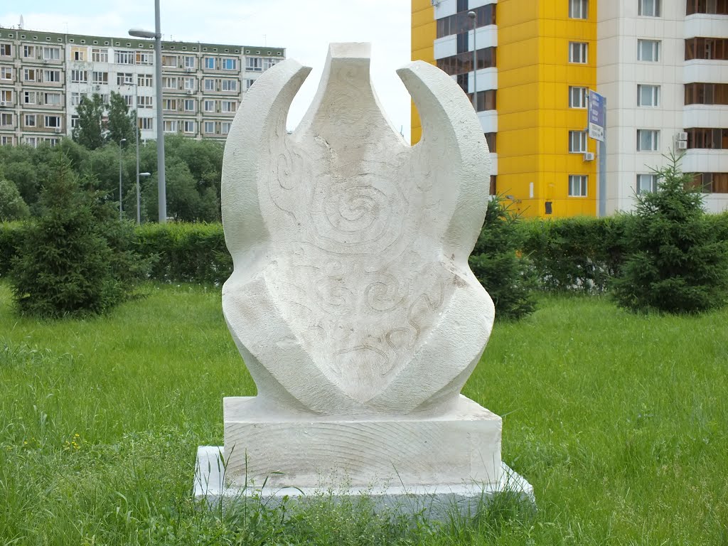 A statue in the Presidential Centre of Culture of Kazakhstan by Tohid Alizadeh