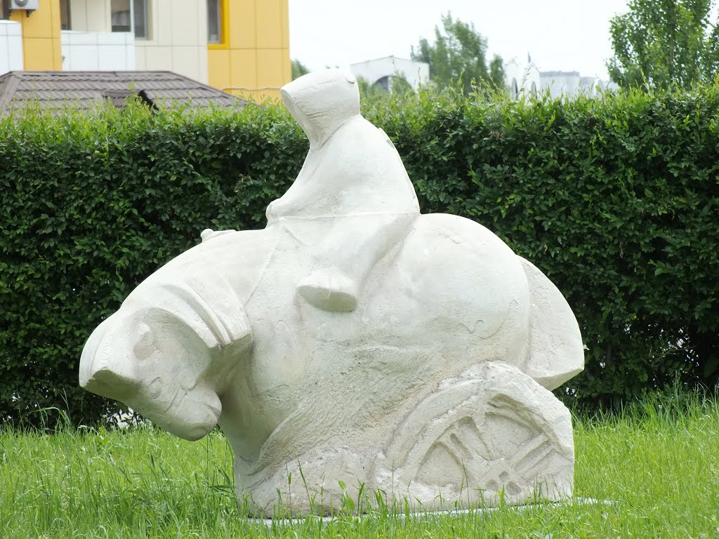 A statute in the Presidential Centre of Culture of Kazakhstan by Tohid Alizadeh