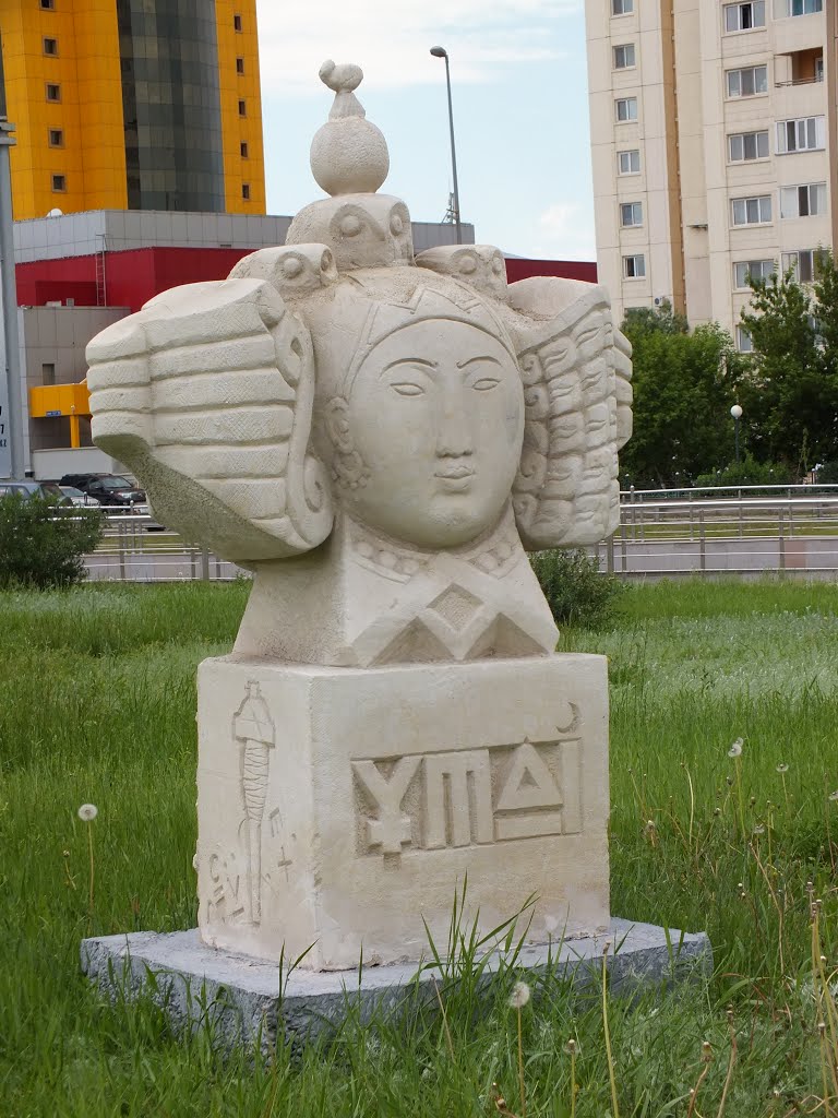 A statute in the Presidential Centre of Culture of Kazakhstan by Tohid Alizadeh