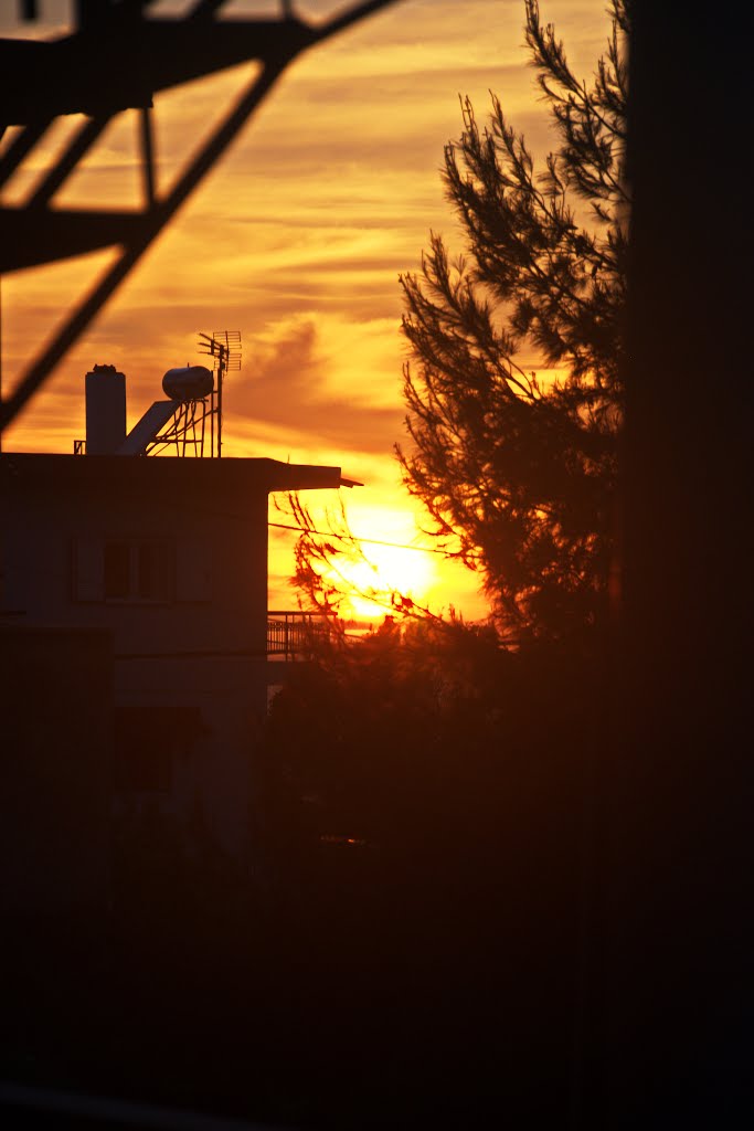 KASTROSYKIA (Καστροσυκιά): ZWEITER SONNENUNTERGANG DER FAHRT by RIDI GRAZ