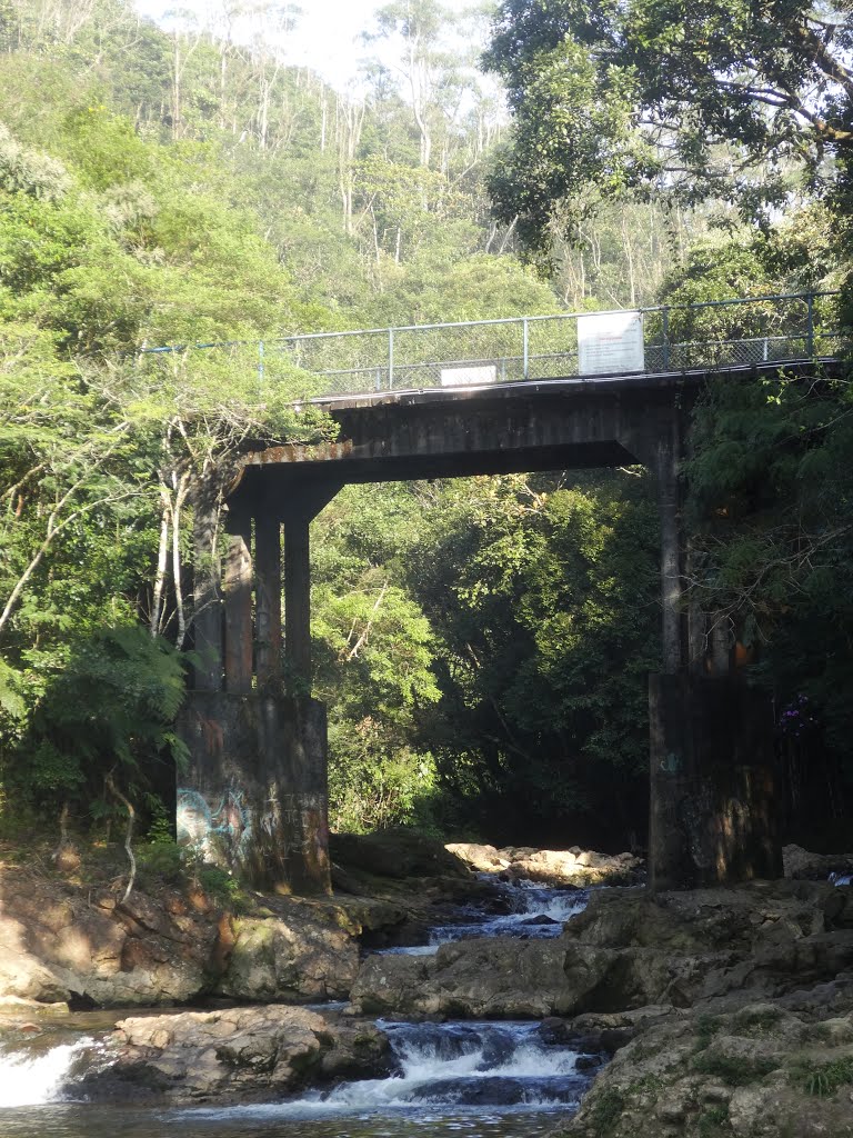 Cachoeira do Marsilac e Ponte da Sabesp. by Lro A C