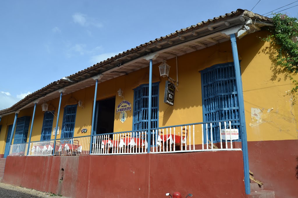 TRINIDAD DE CUBA. RESTAURANTE PALADAR "LA NUEVA ERA" EN "CALLE DESENGAÑO". by CÉSAR O. GÓMEZ LÓPEZ