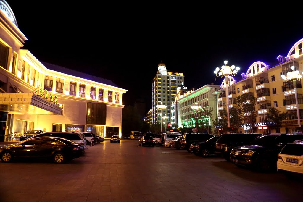 Хэйхэ. Площадь перед гостиницей "Международной". / Heihe. The area in front of the hotel "International". by DeemDimich