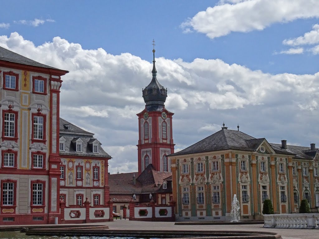 Blick aus dem Garten von Schloß Bruchsal by hucky3010