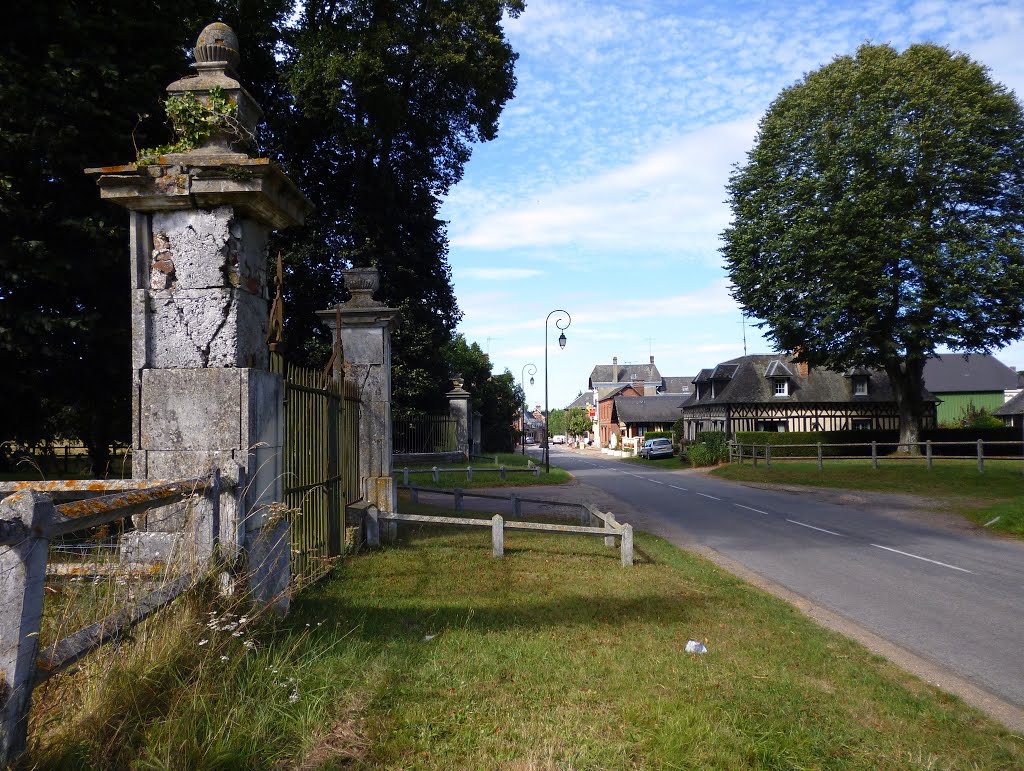 Blick von der Ecke des Schlossgeländes zum Ortskern von Giverville by stanzebla