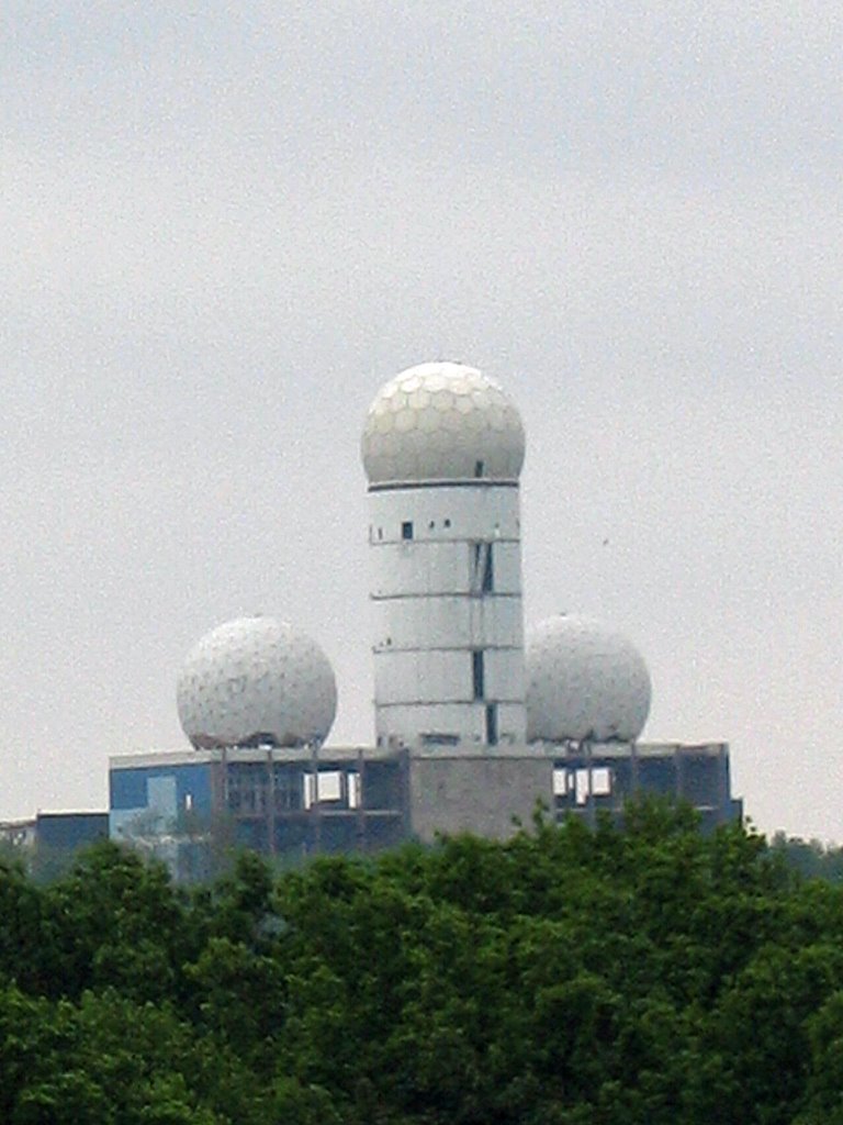 Berli, Teufelsberg Radaranlage by vtgbart