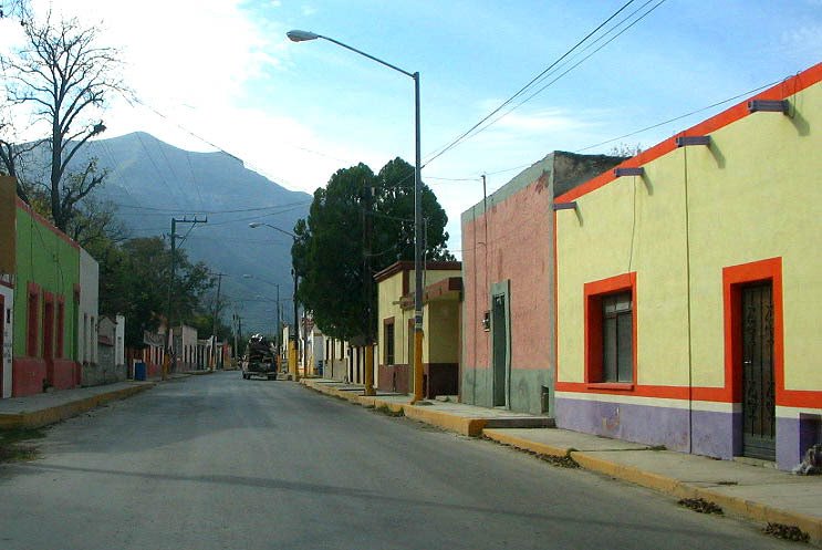 Calle en Bustamante by Eric Rodriguez