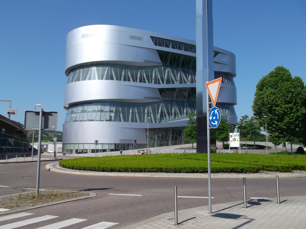 Mercedes Museum by Robert Bruno Jastrzę…