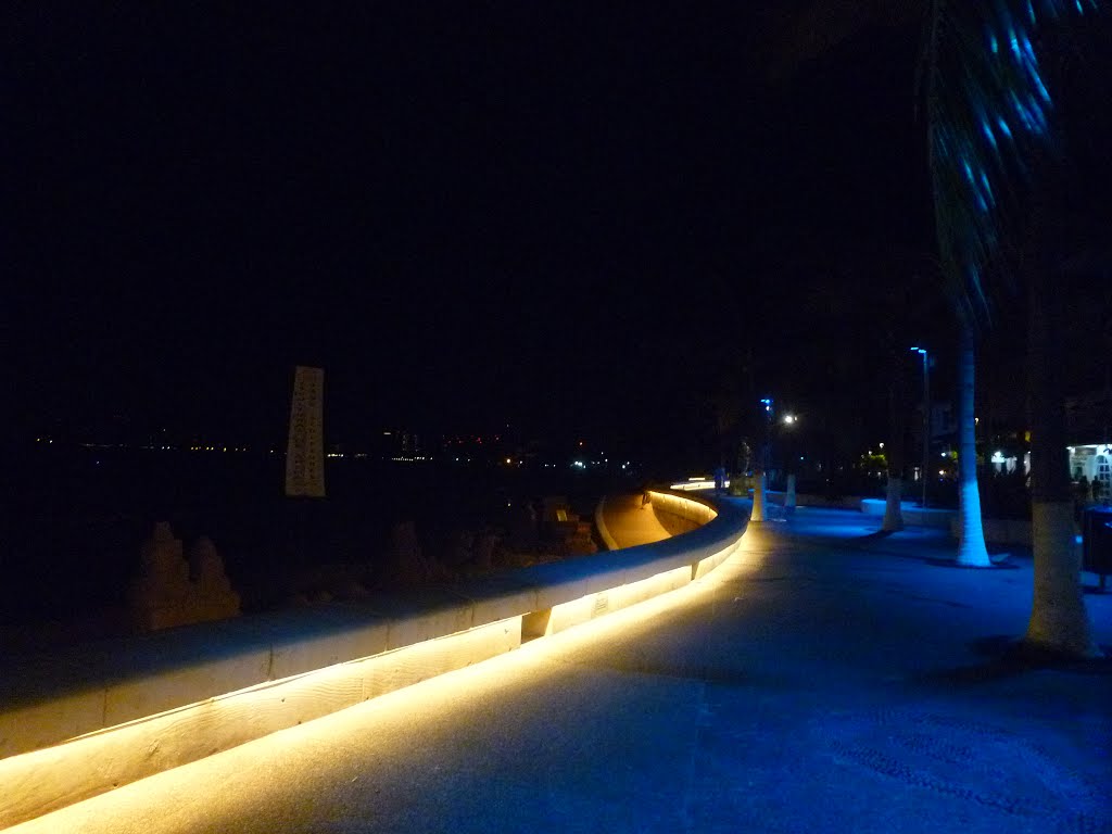 Breakwater (normally called The Malecon) in Puerto Vallarta. * Detalle del las luces del malecon de Vallarta. by Jose Antonio Zarazua…