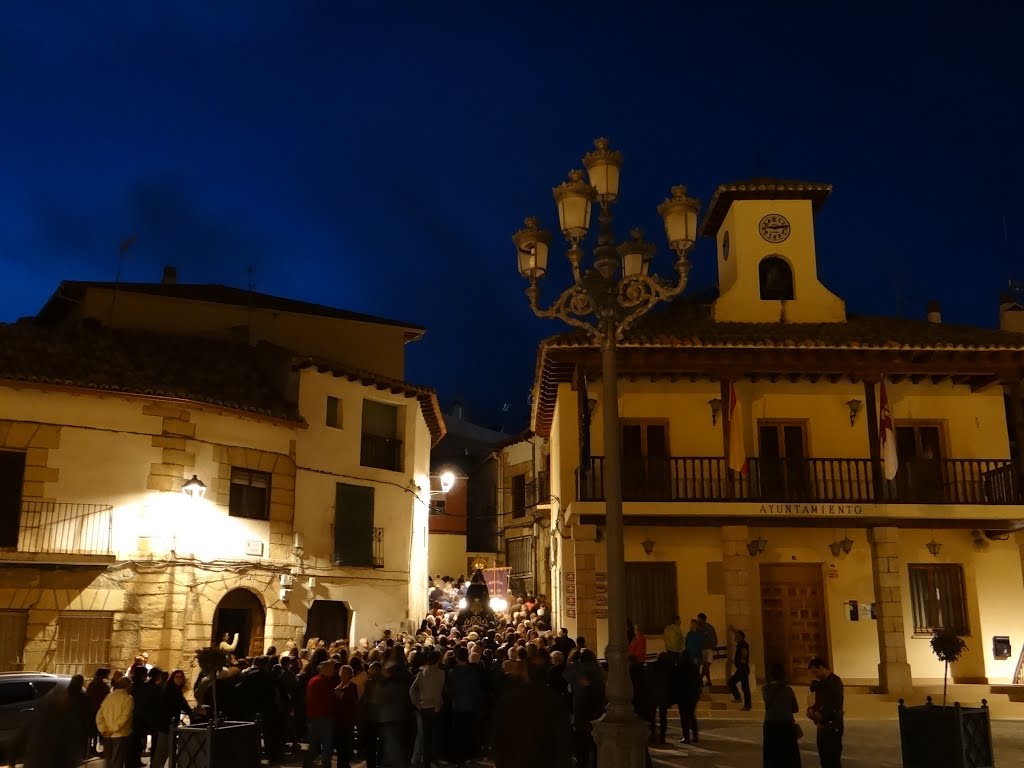 Procesión pasando junto al ayuntamiento by EventusBonus