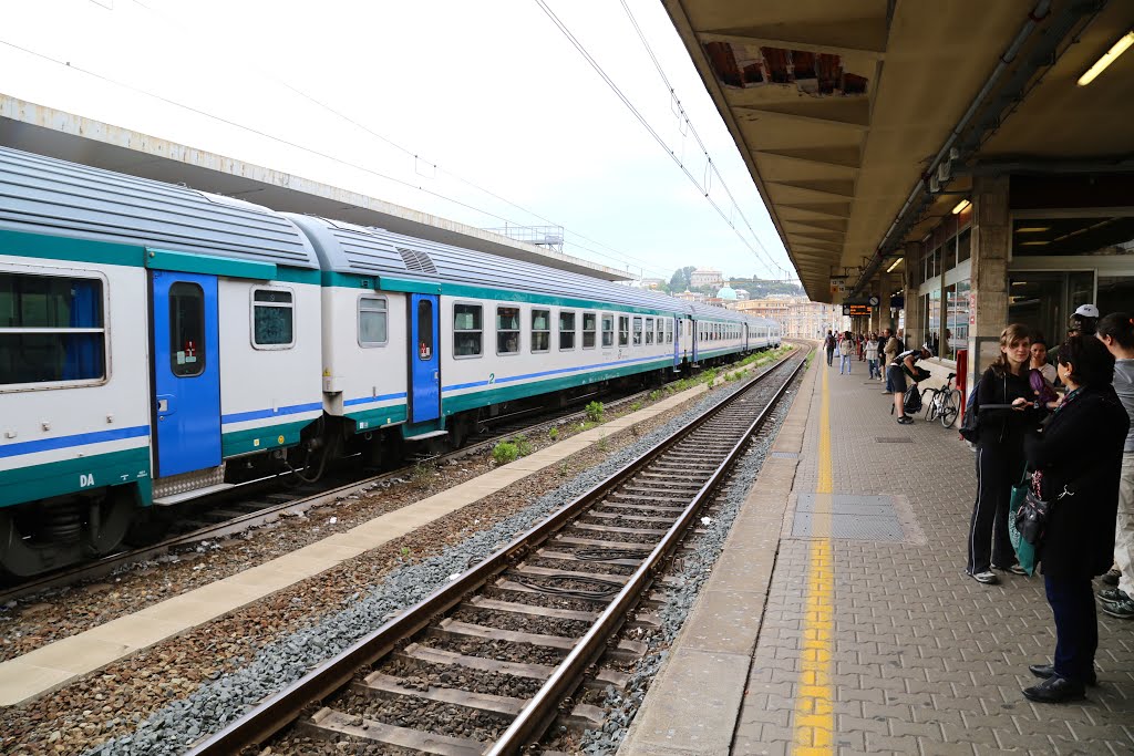 Estación Génova Brignole, Génova, Italia. by Octavio Aldea