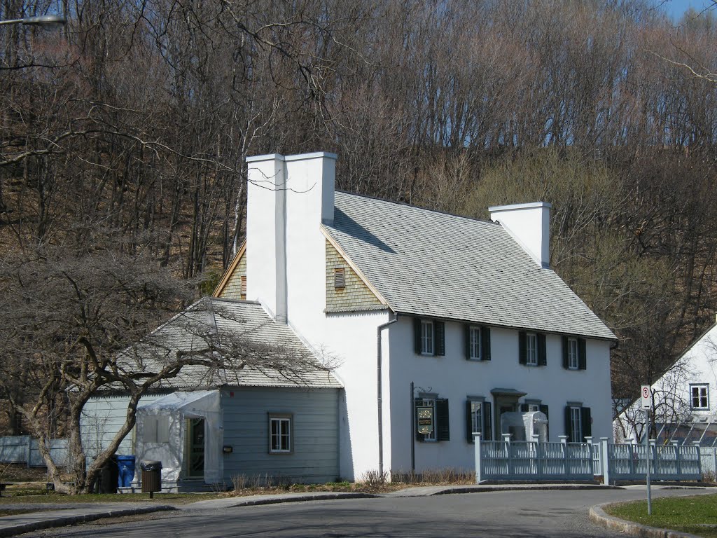 Maison des Jésuites by Jacques Bou