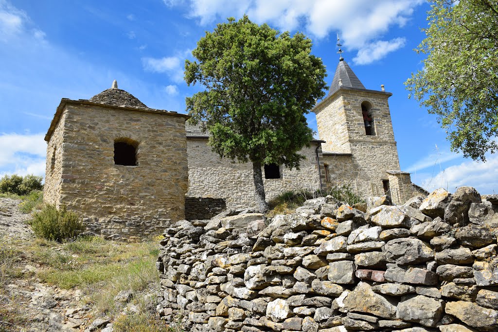 Esconjuradero e iglesia by JOSE ALBERTO RODRIGU…