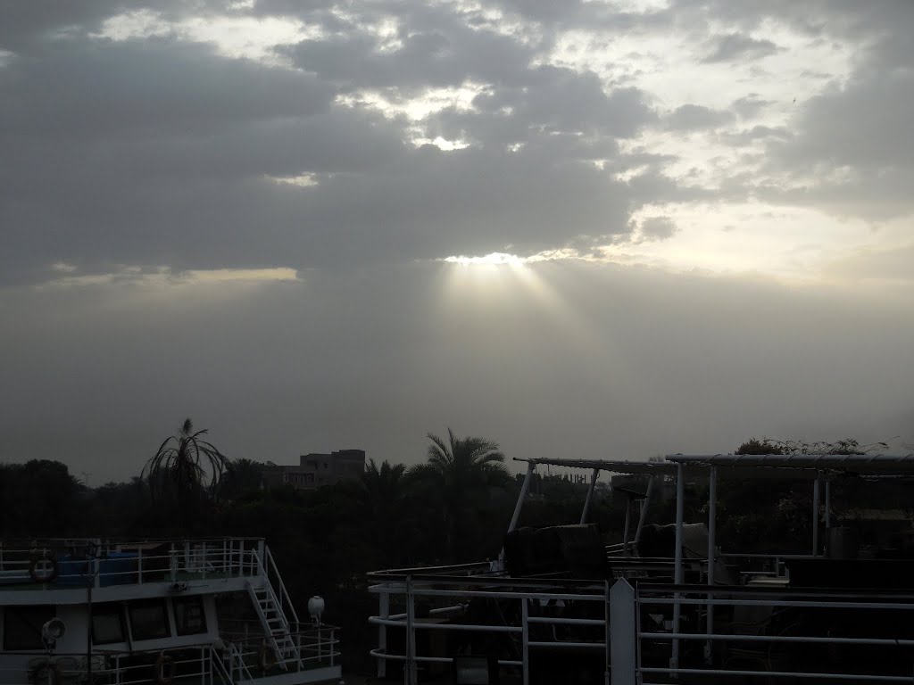 The sun tries to chase the clouds by Florentine Vermeiren