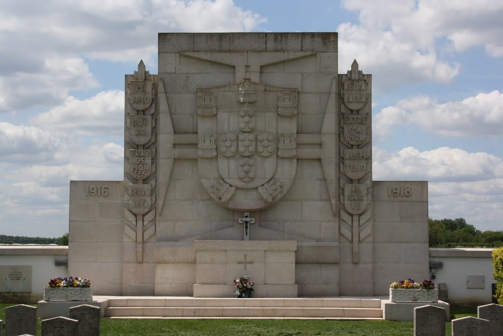 *Richebourg: Cimetière portugais, monument by Hans Briaire