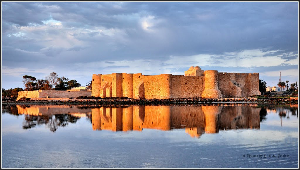 Das "Bordj El Kebir" in morgendlicher Spiegelung auf Djerba. by Eckart u. Annemarie …