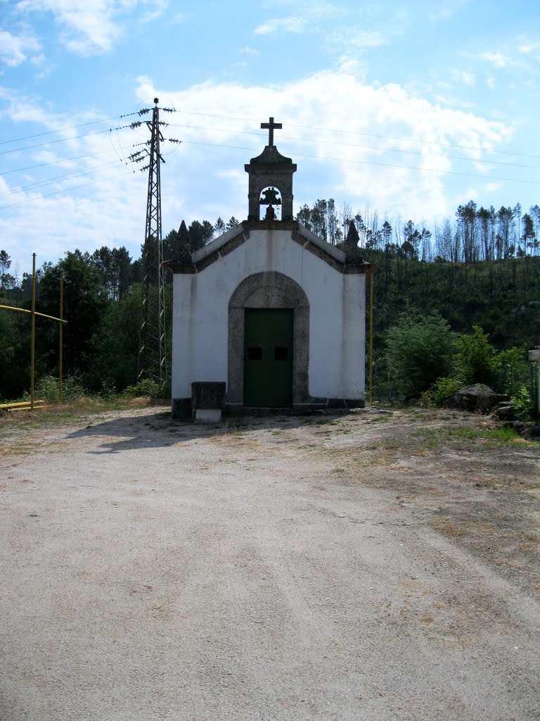 Capelinha, a caminho de Castro Daire by A Almeida