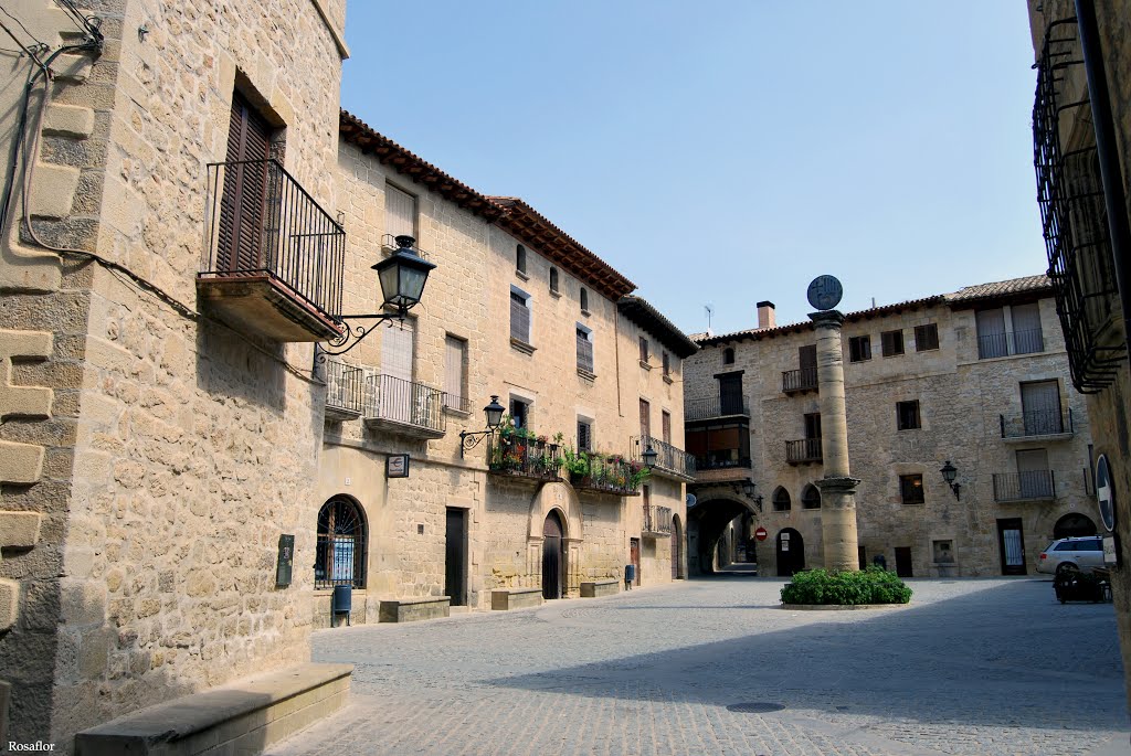 Cretas: Plaza Mayor by Rosaflor G.