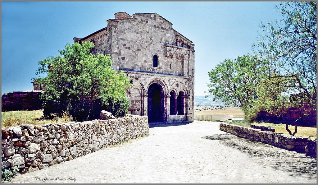 ITALIA - Ozieri (SS - Sardegna). Chiesa di Sant'Antioco di Bisarcio; una delle piu grandi chiese romaniche della Sardegna; antecedente l'anno mille. Costruita in pietra basaltica. - Sant'Antioco of Bisarcio, one of the largest Romanesque churches in Sardinia, built before the year 1000 in basalt stone. by antenoremalatesta