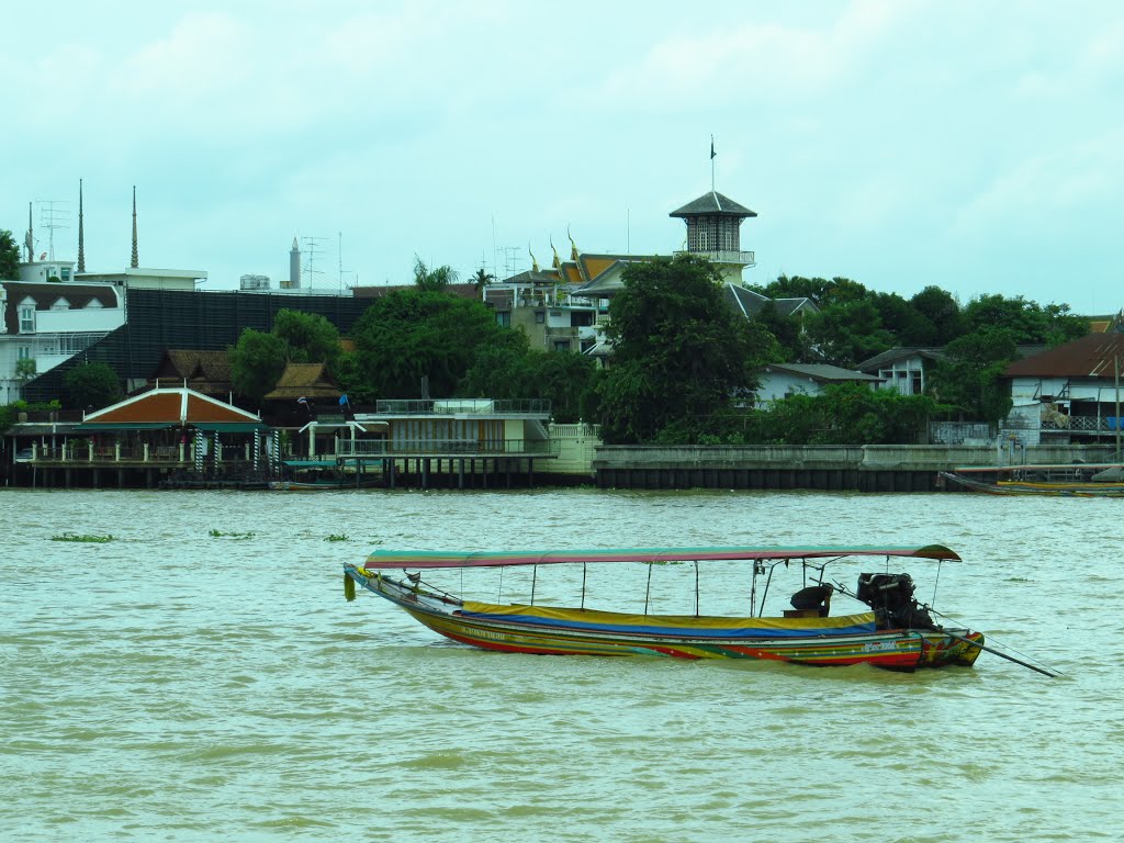 Wat Kanlaya, Thon Buri, Bangkok 10600, Thailand by aun sirikun