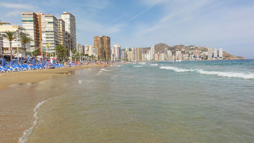 PLAYA DE BENIDORM by JUAN CARLOS LÓPEZ