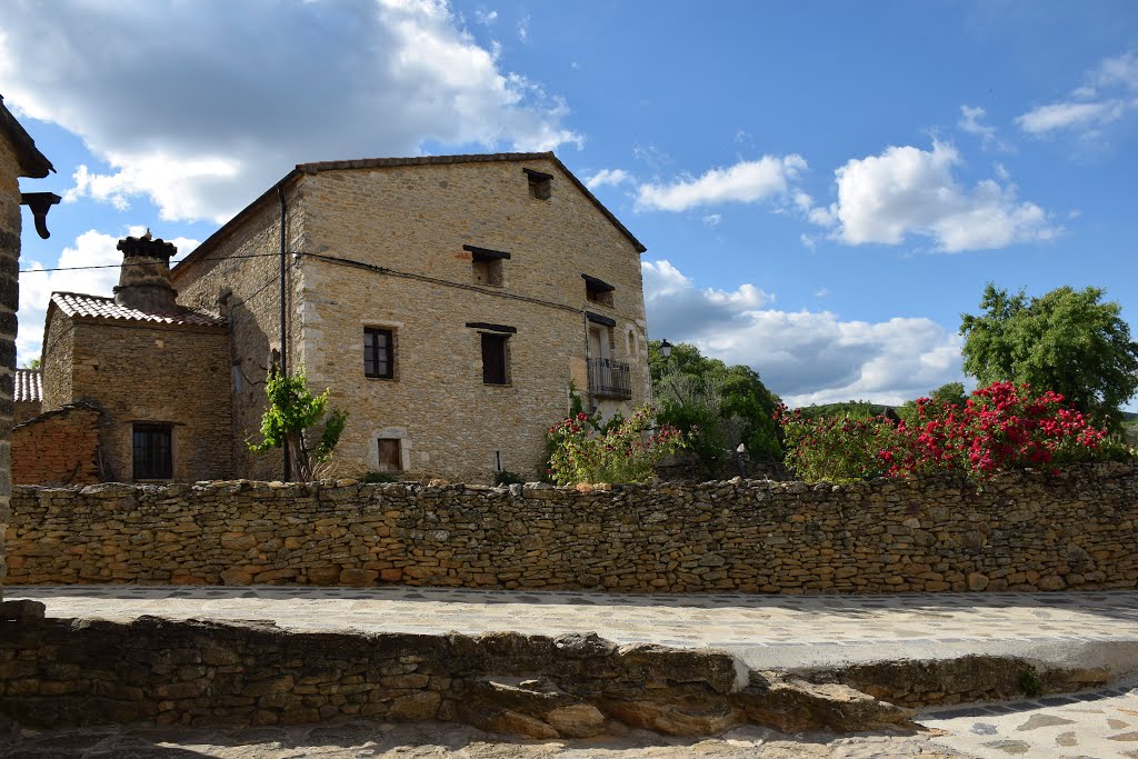 Casona con gran chimenea. (Casa Pocino) by JOSE ALBERTO RODRIGU…