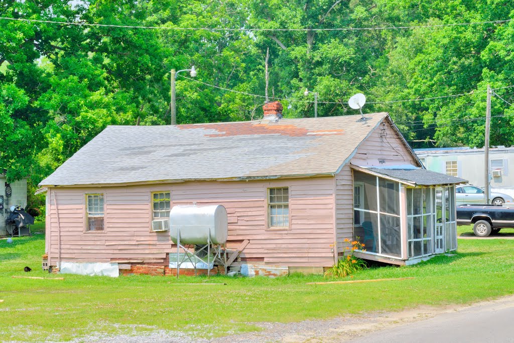 VIRGINIA: SUSSEX COUNTY: WAVERLY: house across from Lily of the Valley Deliverance Center, 411 Oak Street by Douglas W. Reynolds,…