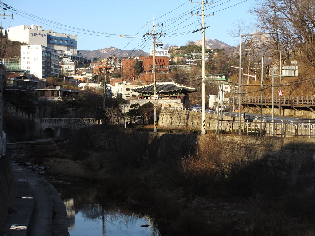 Hongeun-dong, Seodaemun-gu, Seoul, South Korea by Dai Nipponjin