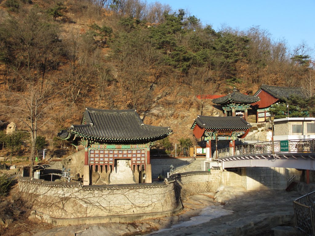 Hongeun-dong, Seodaemun-gu, Seoul, South Korea by Dai Nipponjin