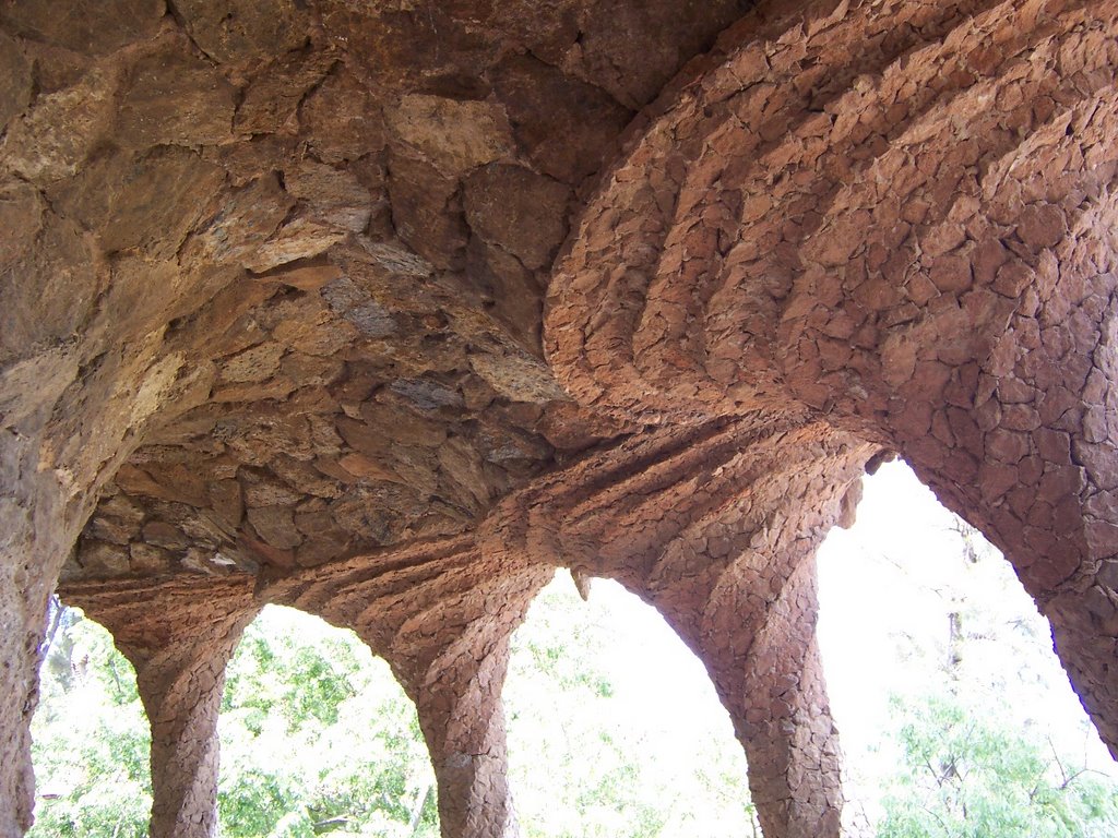 Moldeando arte. Parc Güell. Barcelona. by Raul Berardo